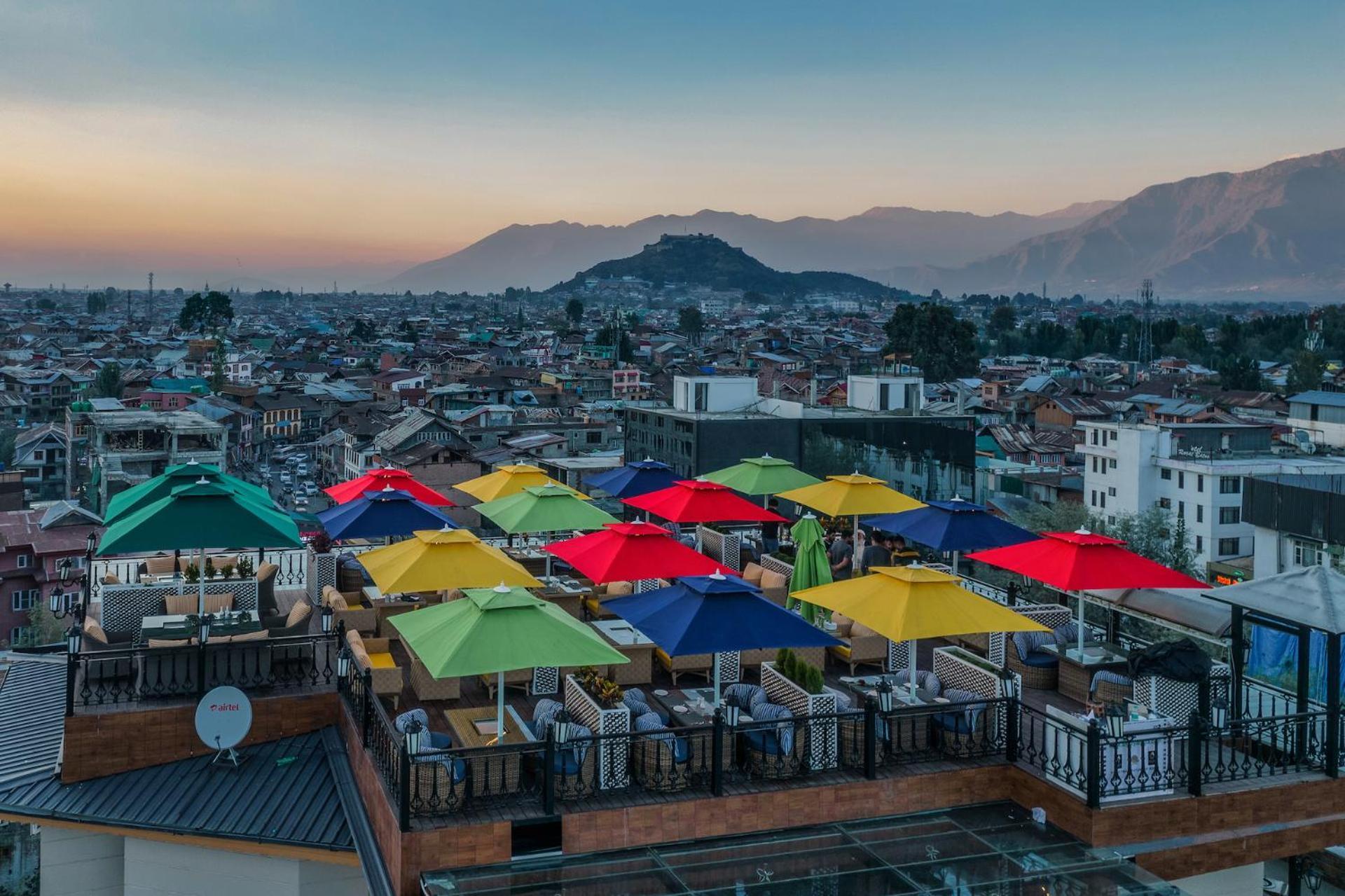 Hotel Meerz Srinagar  Exterior photo